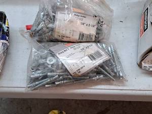 lot 323 image: Lot of (1 Box  1 Bag) Simpson Strong-Tie Strong-Bolt 2 Wedge Anchors 14x2-14