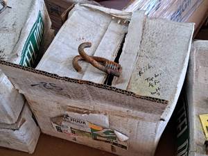 lot 341 image: Lot of (1 Partial Box  75 count) Steel Dog Rebar Hooks  #6  12 Coil Rod  1800-lbs capacity RH-6