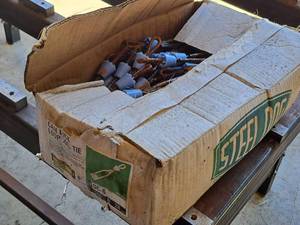 lot 359 image: Lot of (1 Box) Steel Dog 2800-lbs 6 Loop Coil Ties LC-6 100-count ( 100 total items )