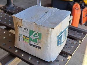 lot 360 image: Lot of (1 Box) Steel Dog Rebar Hooks  #6  12 Coil Rod  1800-lbs capacity RH-6