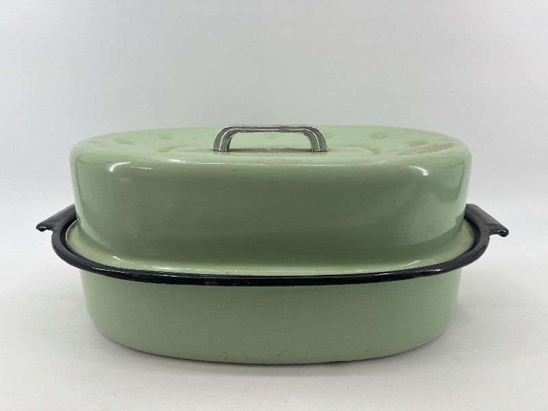 lot 281 image: Vintage Green Enamel Roasting Pan with Lid