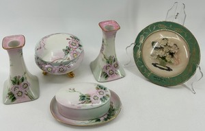 lot 26 image: Set of 5 Limoges France Porcelain Decorative Pieces with Floral Design