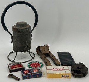 lot 31 image: Vintage Adams and Westlake Railroad Kerosene Lamp & Railroad Items Set