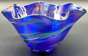 lot 47 image: Glass Eye Studio Iridescent Blue Art Glass Bowl