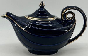lot 63 image: Vintage Hall Aladdin 6-Cup Teapot in Blue with Gold Trim