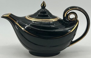 lot 65 image: Vintage Hall Aladdin 6-Cup Teapot in Black with Gold Trim