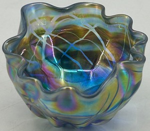 lot 74 image: Iridescent Artisan Art Glass Bowl with Ruffled Edge