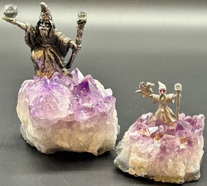 lot 82 image: Set of 2 Spoontiques Wizard Figurines on Amethyst Bases
