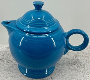 lot 94 image: Vintage Fiestaware Blue Ceramic Teapot with Lid