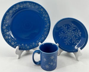 lot 95 image: Fiestaware Dinnerware Set - Snowflake Pattern Includes Plates and Mug