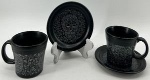 lot 99 image: Set of 2 Fiestaware Skull and Vine Design Mugs and Saucers