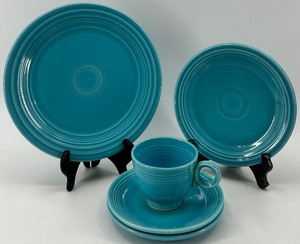 lot 108 image: 5 Piece set of Fiestaware Dinnerware - Turquoise Plates and Cup