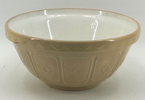 lot 113 image: Set of Vintage Ceramic Mixing Bowls including Greens and Mason Cash