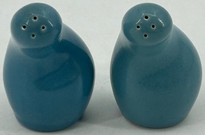 lot 116 image: Eva Zeisel for Red Wing Pottery - Schmoo Salt and Pepper set
