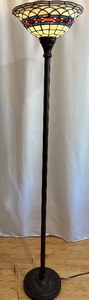 lot 127 image: Tiffany Style Stained Glass Floor Lamp