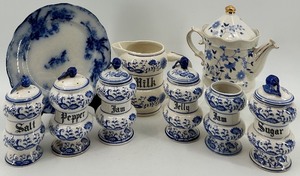 lot 135 image: Antique Blue and White Windsor Porcelain Collection
