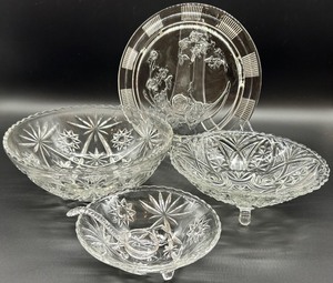 lot 162 image: Set Anchor Hocking Pressed Glass Bowls and Platter