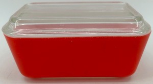 lot 180 image: Vintage Pyrex Red Refrigerator Dish with Glass Lid