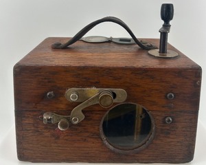 lot 193 image: Antique Pigeon Racing Clock with Wooden Case