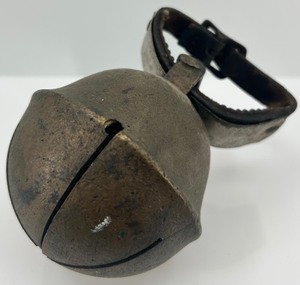 lot 196 image: Vintage Brass Sleigh Bell with Leather Strap