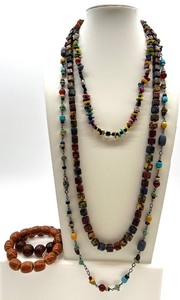 lot 260 image: Colorful Beaded Necklace Set with Coordinating Bracelets