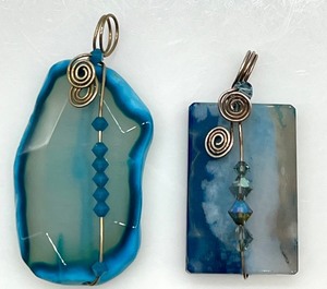 lot 262 image: Set of 2 Handmade Agate Stone Pendants with Wire Wrapping