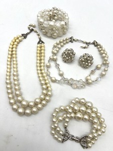 lot 265 image: Collection of Vintage Faux Pearl Jewelry including Necklaces and Bracelets
