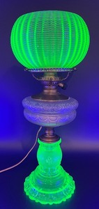 lot 273 image: Vintage Vaseline Uranium Glass Electric Table Lamp with Floral Design