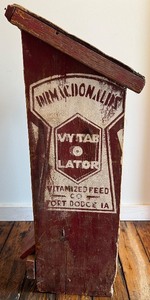 lot 293 image: Vintage Wy-Tab-O-Lator Wood Feed Box from Fort Dodge IA