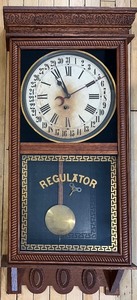 lot 334 image: Vintage Antique Ingraham Oak Regulator Wall Clock