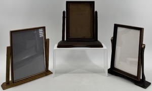 lot 254 image: Set of 3 Vintage Swing Arm Picture Frames on Stand