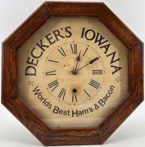 lot 368 image: Vintage Deckers Iowa Wall Clock with Oak Frame