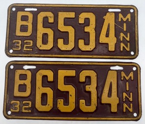lot 445 image: Lot of 4 Vintage Minnesota License Plates 1932 and 1935