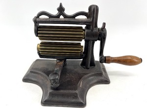 lot 466 image: Vintage Cast Iron Pleating Press with Brass Rollers