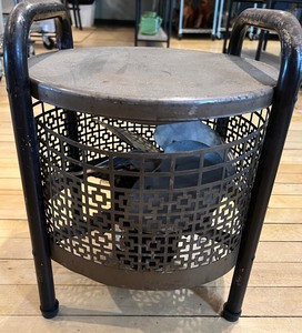 lot 470 image: Vintage Metal Electric Fan with Decorative Grille