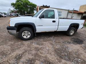 lot 2 image: 2003 Chevy 2500 4X4 Regular Cab Pickup