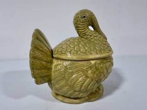 lot 20 image: La Dolce Vita Turkey BowlCookie Jar