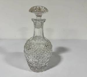 lot 29 image: Vintage Crystal Pressed Glass Decanter wStopper