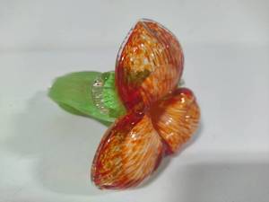 lot 12 image: Floral Glass Art