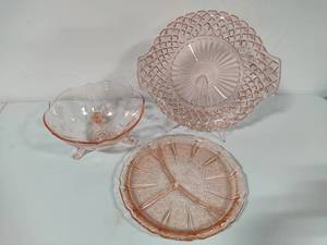 lot 22 image: Pink Depression Glass Serving Pieces
