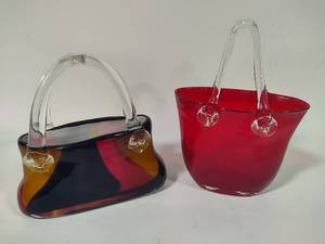 lot 4 image: Hand Blown Glass Art Purses