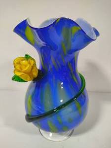 lot 31 image: Stunning Art Glass Vase wWrapped Flower Accent