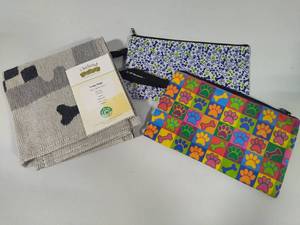 lot 49 image: Dog Accessories