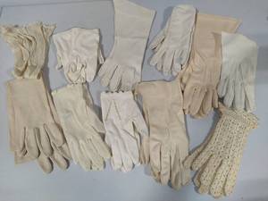 lot 65 image: Lot of Vintage Ladies Gloves