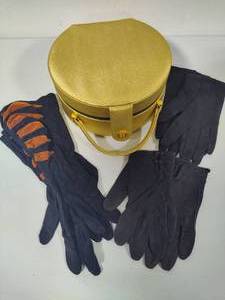 lot 66 image: Lot of Vintage Ladies Gloves