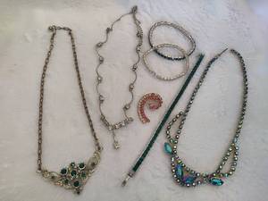 lot 59 image: Rhinestone Jewelry