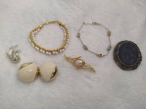 lot 63 image: Napier Jewelry