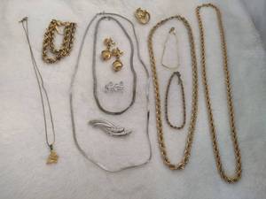 lot 64 image: Monet Jewelry