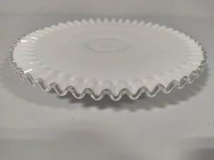 lot 69 image: Fenton Silvercrest Cake Plate