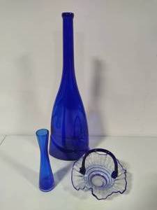lot 84 image: Cobalt Blue Accessory Pieces